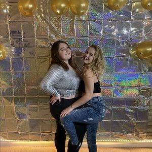 Meet your Posher, Alyssa & emma